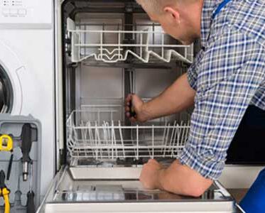 چگونه سوئیچ درپوش ماشین ظرفشویی را بررسی کنیم؟